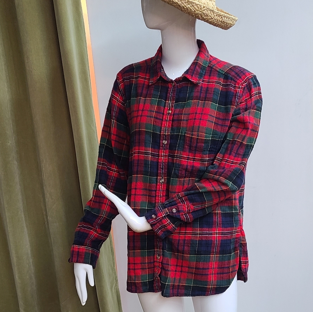 American Eagle Outfitters Red and Green Plaid Button Down Shirt
